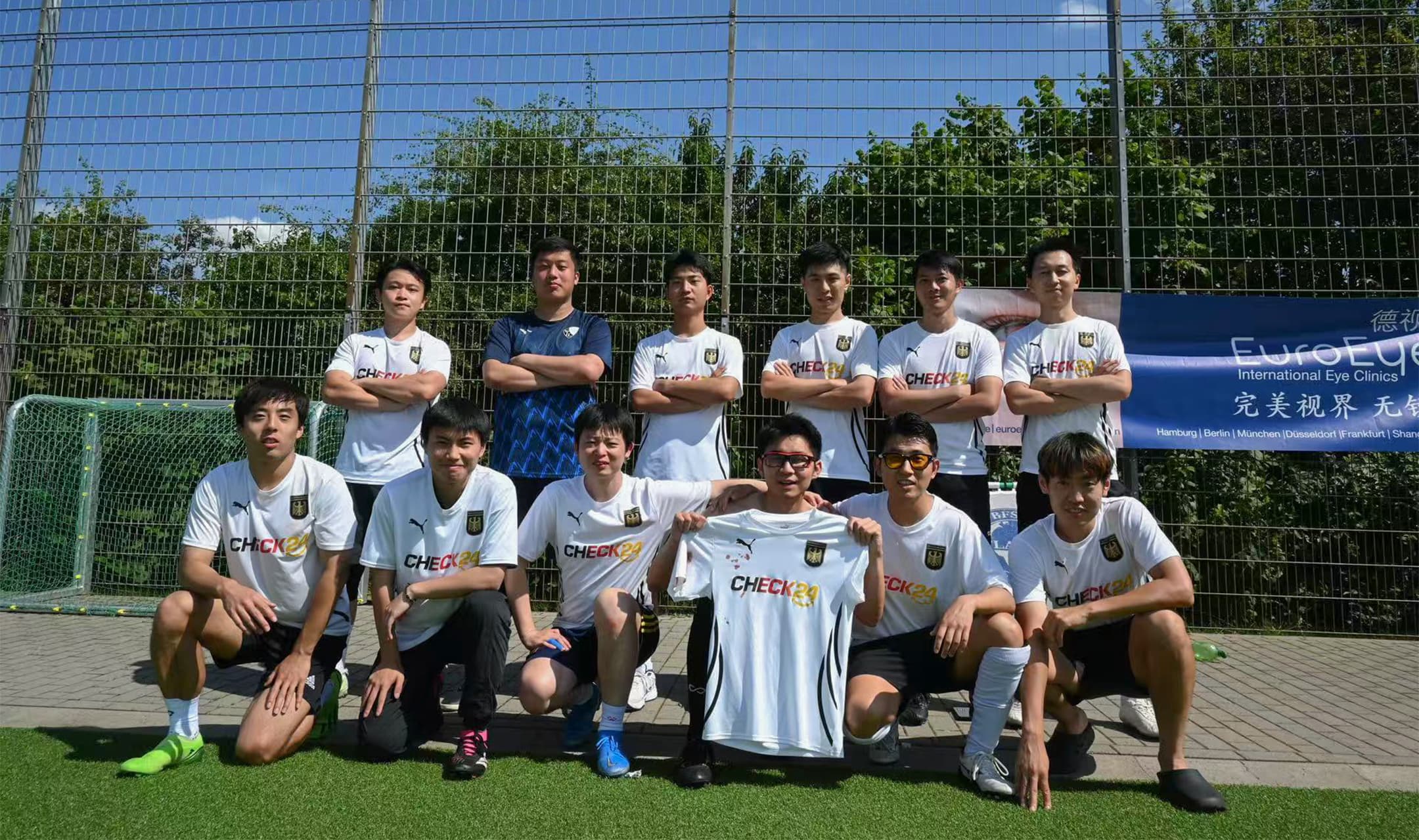 鲁尔青年华人足球队合影
